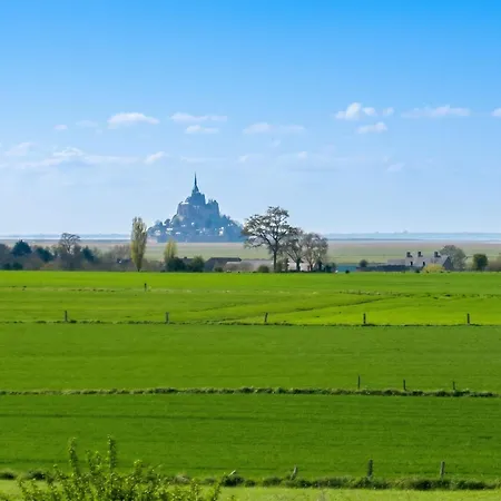 Holiday home Maison De Charme Avec Jardin A Courtils, Proche Du Mont Saint-michel *