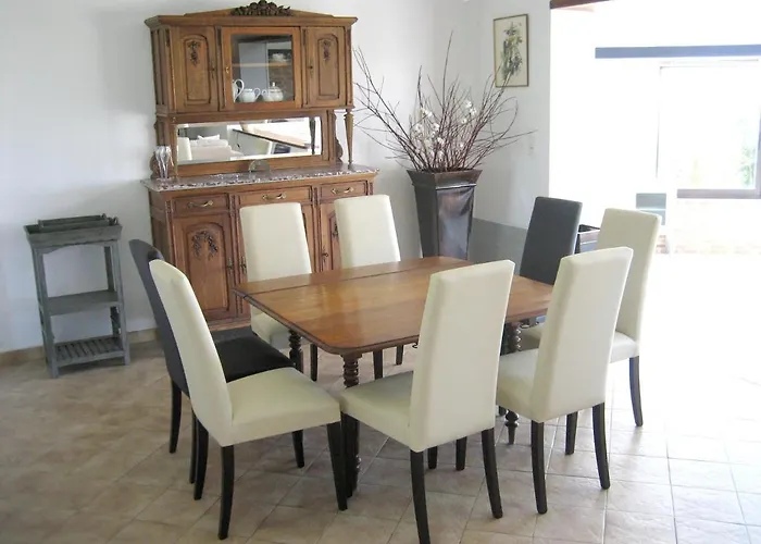 Maison De Charme Avec Jardin A Courtils, Proche Du Mont Saint-michel