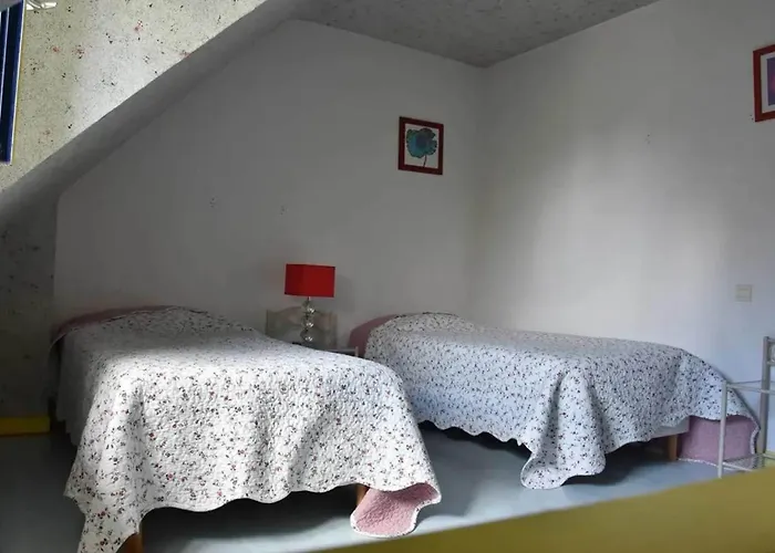 Maison De Charme Avec Jardin A Courtils, Proche Du Mont Saint-michel Feriehus *