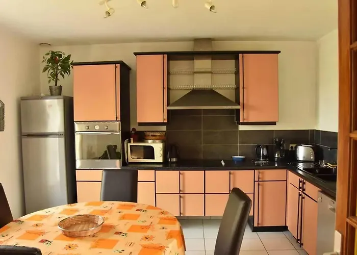 Maison De Charme Avec Jardin A Courtils, Proche Du Mont Saint-michel *