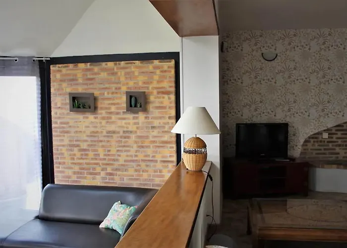 Maison De Charme Avec Jardin A Courtils, Proche Du Mont Saint-michel Courtils