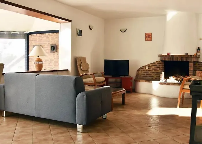 Maison De Charme Avec Jardin A Courtils, Proche Du Mont Saint-michel Feriehus