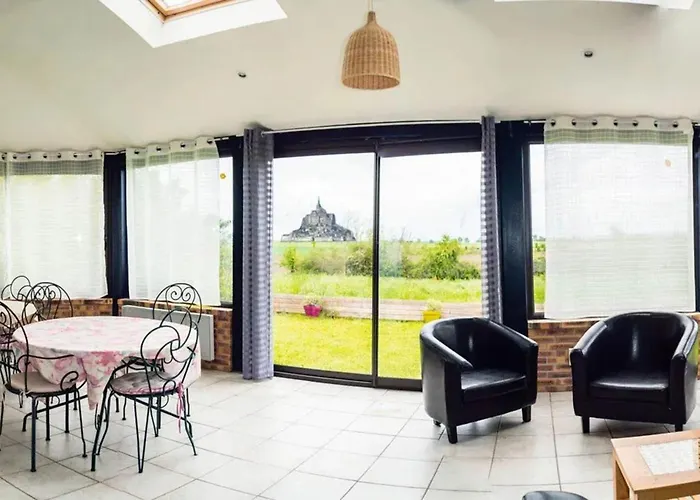 Feriehus Maison De Charme Avec Jardin A Courtils, Proche Du Mont Saint-michel